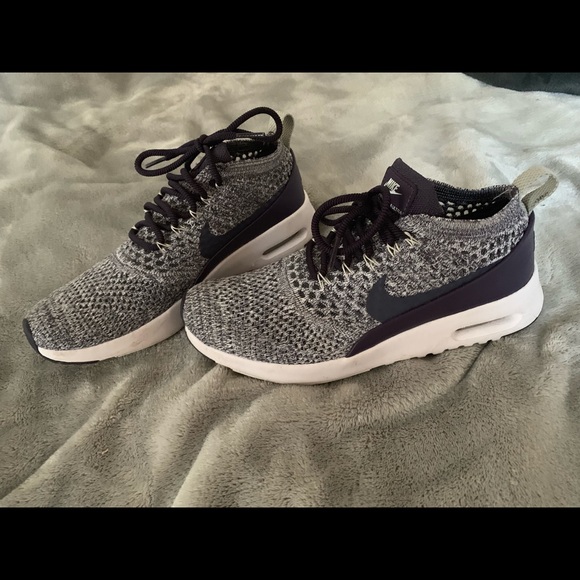 Nike Gym shoes - Picture 1 of 3